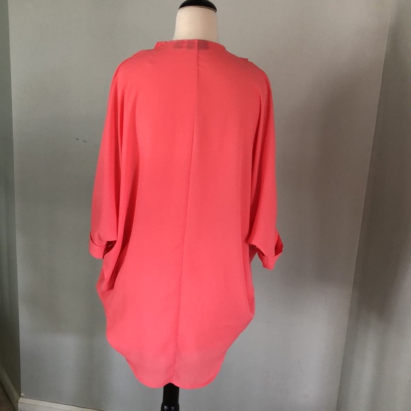 A small coral metaphor cardigan/kimono. Worn once. 100% polyester. - Picture 4 of 4